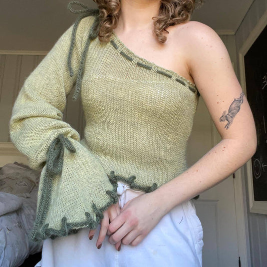 Oblique Shoulder Tops Contrast Color Bell Sleeve Off-shoulder Sexy Knitwear